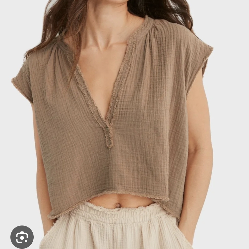 Aerie Tan Textured Blouse Size L.